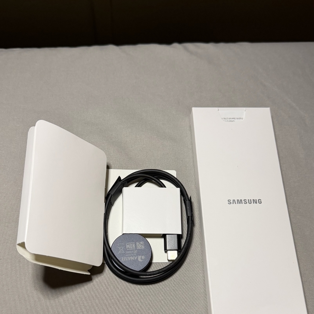 Samsung Galaxy Watch 7 (40mm) + Premium Accessory Bundle - Picture 5 of 5